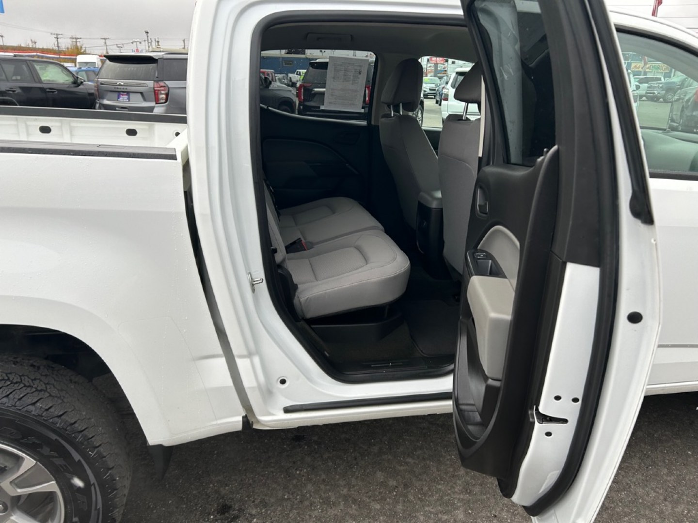 2016 WHITE CHEVROLET COLORADO WORK TRUCK (1GCGTBE37G1) with an 3.6L engine, Automatic transmission, located at 2525 S. Cushman, Fairbanks, AK, 99701, (907) 452-5707, 64.824036, -147.712311- Photo#5