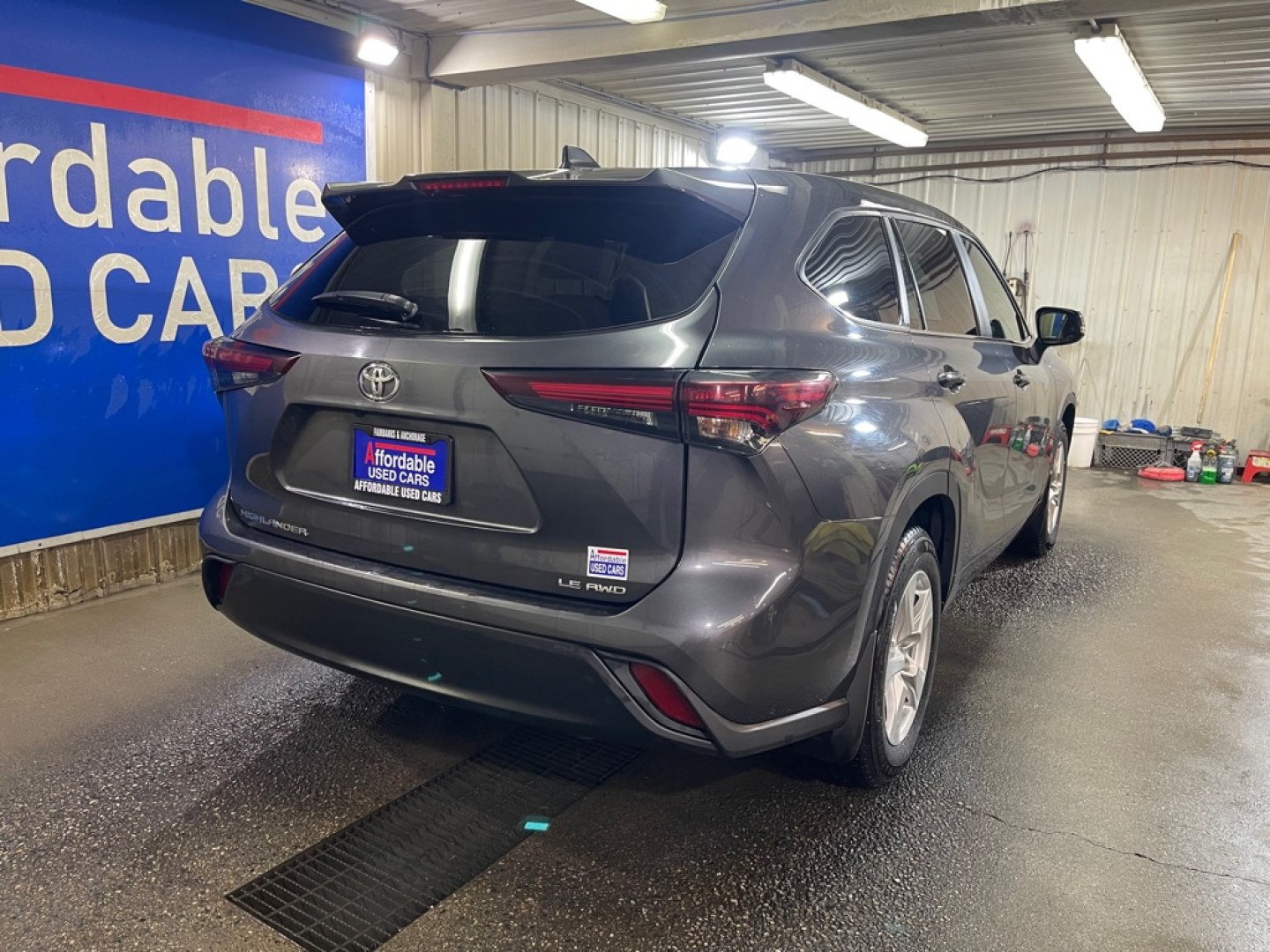 2024 SILVER TOYOTA HIGHLANDER LE (5TDKDRBH1RS) with an 2.4L engine, Automatic transmission, located at 2525 S. Cushman, Fairbanks, AK, 99701, (907) 452-5707, 64.824036, -147.712311- Photo#2