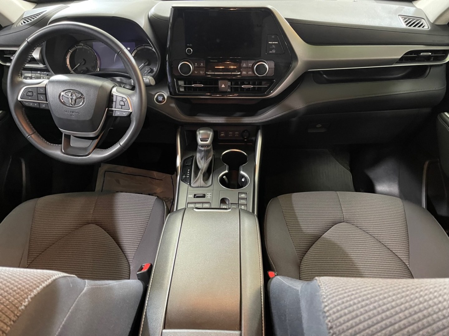 2024 SILVER TOYOTA HIGHLANDER LE (5TDKDRBH1RS) with an 2.4L engine, Automatic transmission, located at 2525 S. Cushman, Fairbanks, AK, 99701, (907) 452-5707, 64.824036, -147.712311- Photo#5