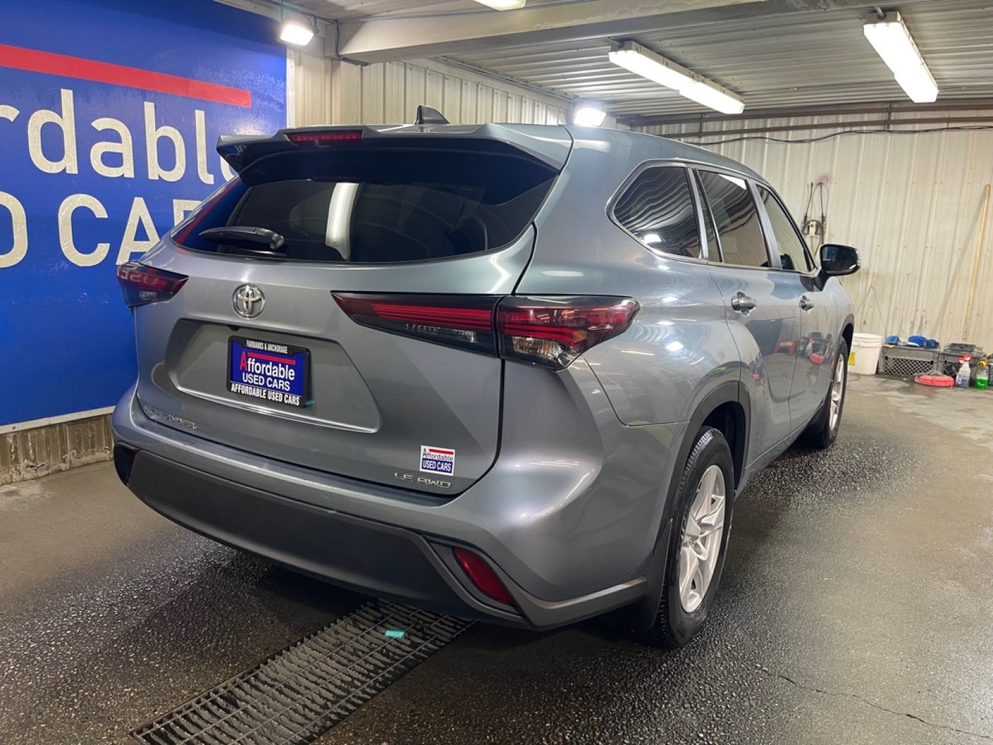 2024 BLUE TOYOTA HIGHLANDER LE (5TDKDRBH8RS) with an 2.4L engine, Automatic transmission, located at 2525 S. Cushman, Fairbanks, AK, 99701, (907) 452-5707, 64.824036, -147.712311- Photo#2
