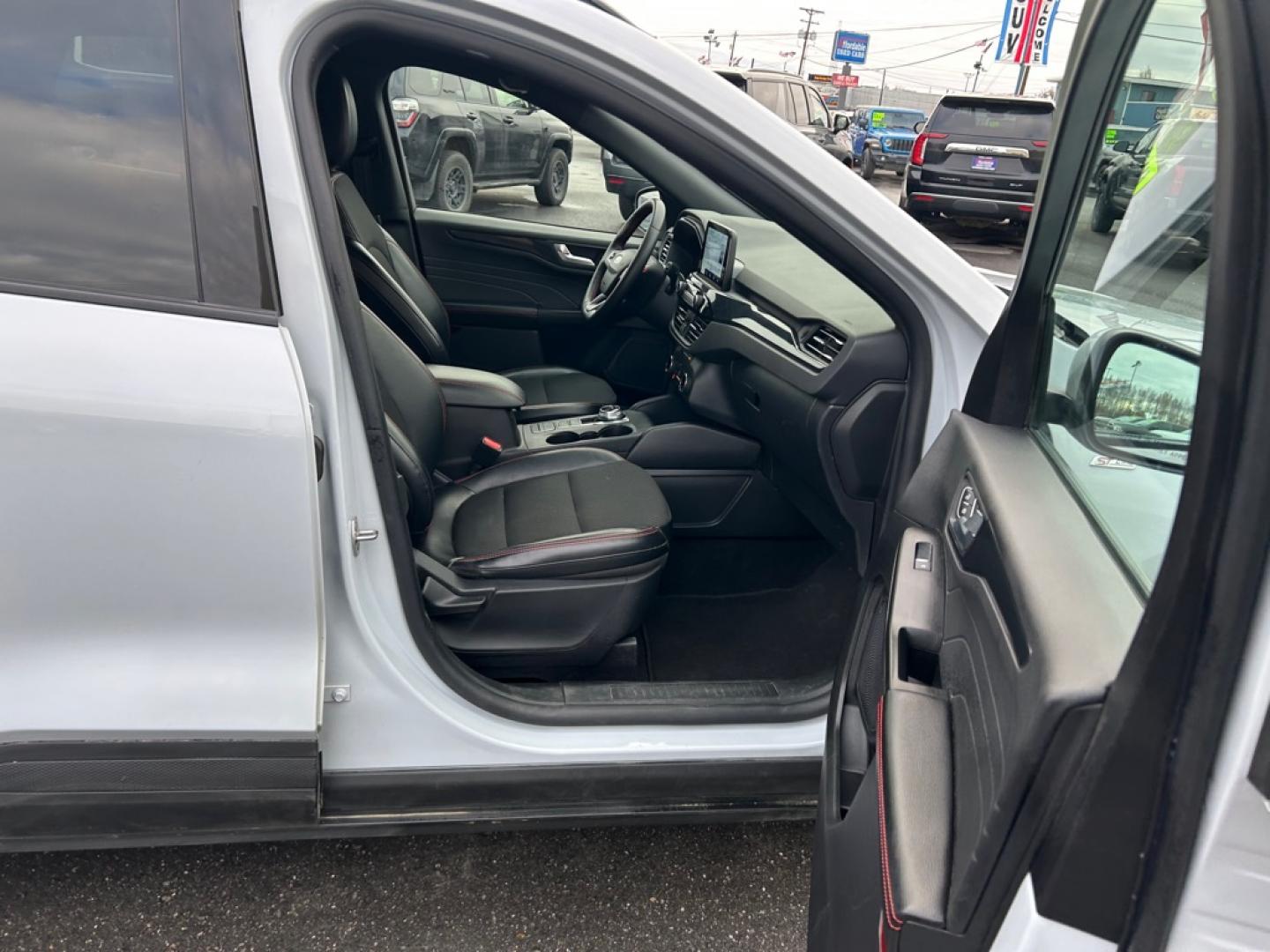 2025 WHITE FORD ESCAPE ST LINE SELECT (1FMCU9NA4SU) with an 2.0L engine, Automatic transmission, located at 2525 S. Cushman, Fairbanks, AK, 99701, (907) 452-5707, 64.824036, -147.712311- Photo#4
