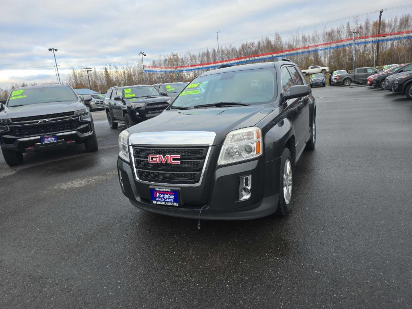 2014 GRAY GMC TERRAIN SLE (2GKFLWEKXE6) with an 2.4L engine, Automatic transmission, located at 2525 S. Cushman, Fairbanks, AK, 99701, (907) 452-5707, 64.824036, -147.712311- Photo#4