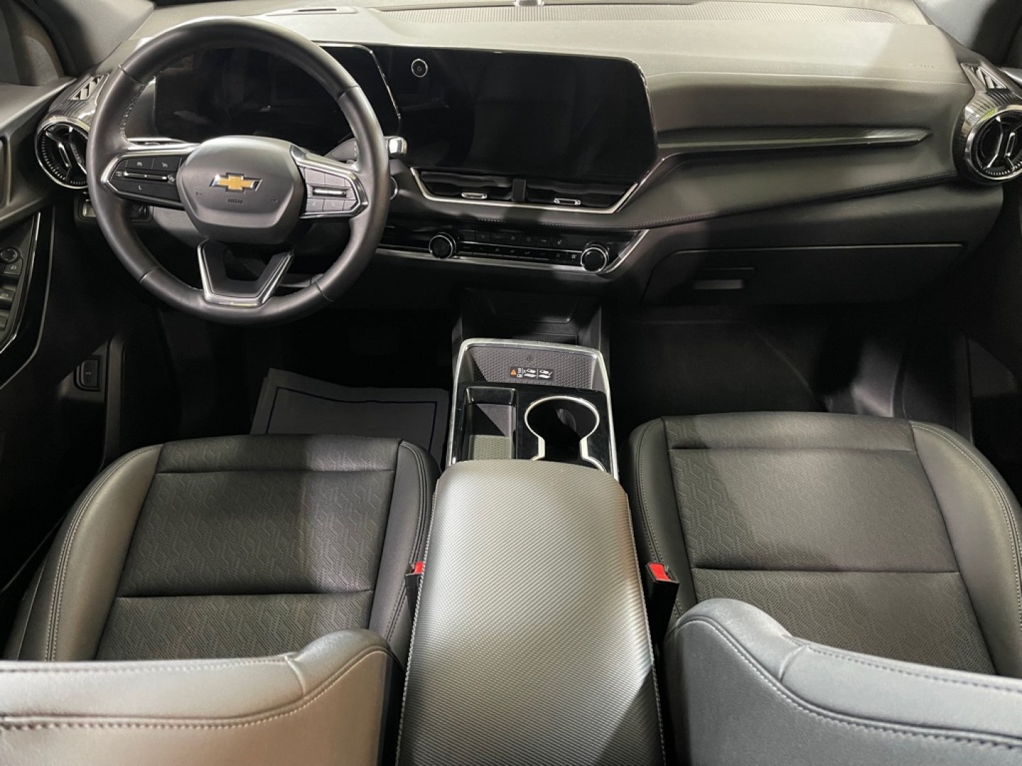 2025 GRAY CHEVROLET EQUINOX LT (3GNAXPEG3SL) with an 1.5L engine, Automatic transmission, located at 2525 S. Cushman, Fairbanks, AK, 99701, (907) 452-5707, 64.824036, -147.712311- Photo#5