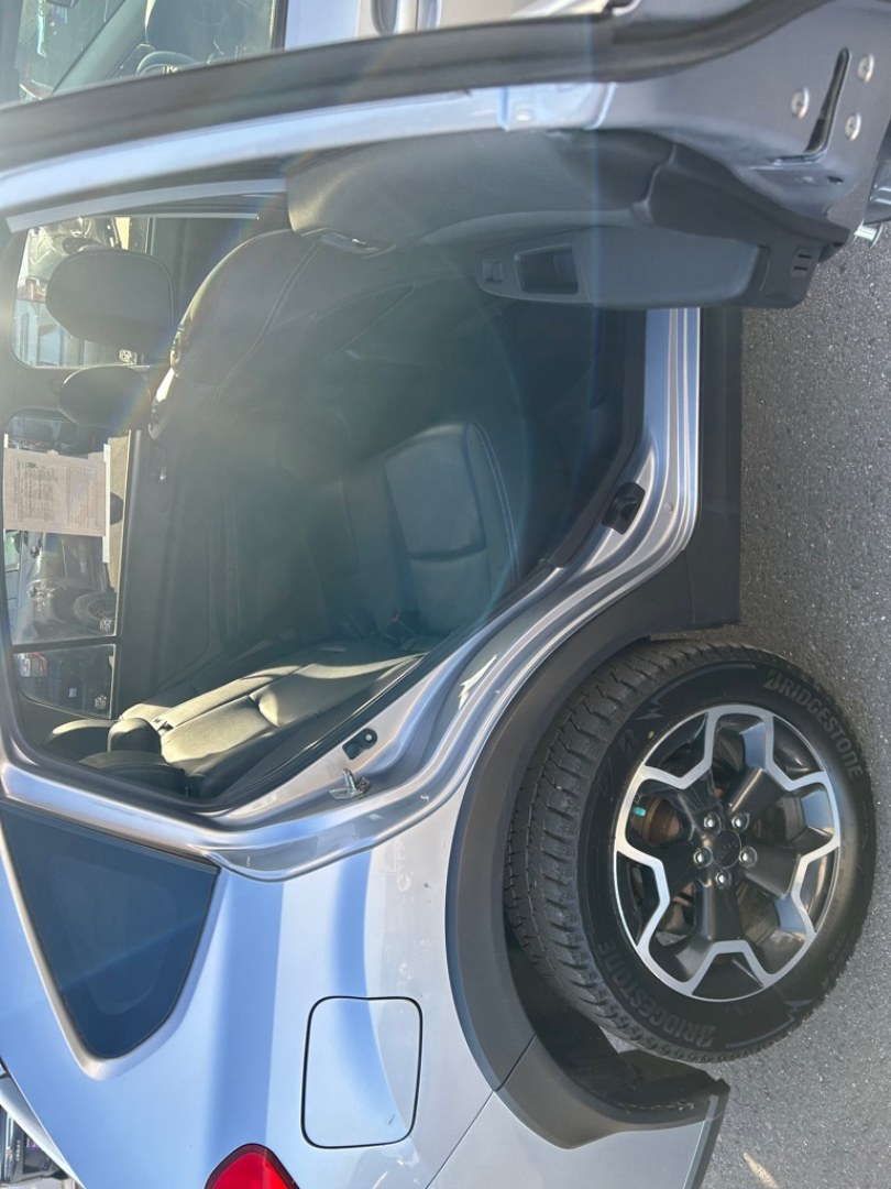 2014 SILVER SUBARU XV CROSSTREK 2.0 LIMITED (JF2GPAGC3E8) with an 2.0L engine, Continuously Variable transmission, located at 2525 S. Cushman, Fairbanks, AK, 99701, (907) 452-5707, 64.824036, -147.712311- Photo#5