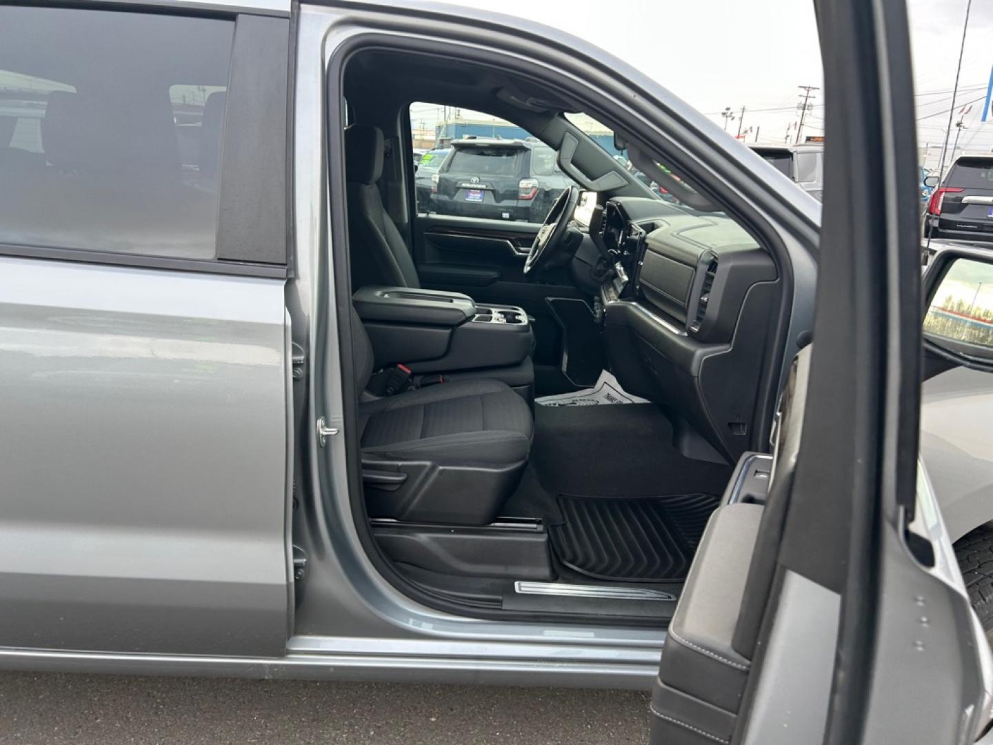 2023 SILVER CHEVROLET SILVERADO 1500 LT (1GCUDDED9PZ) with an 5.3L engine, Automatic transmission, located at 2525 S. Cushman, Fairbanks, AK, 99701, (907) 452-5707, 64.824036, -147.712311- Photo#4