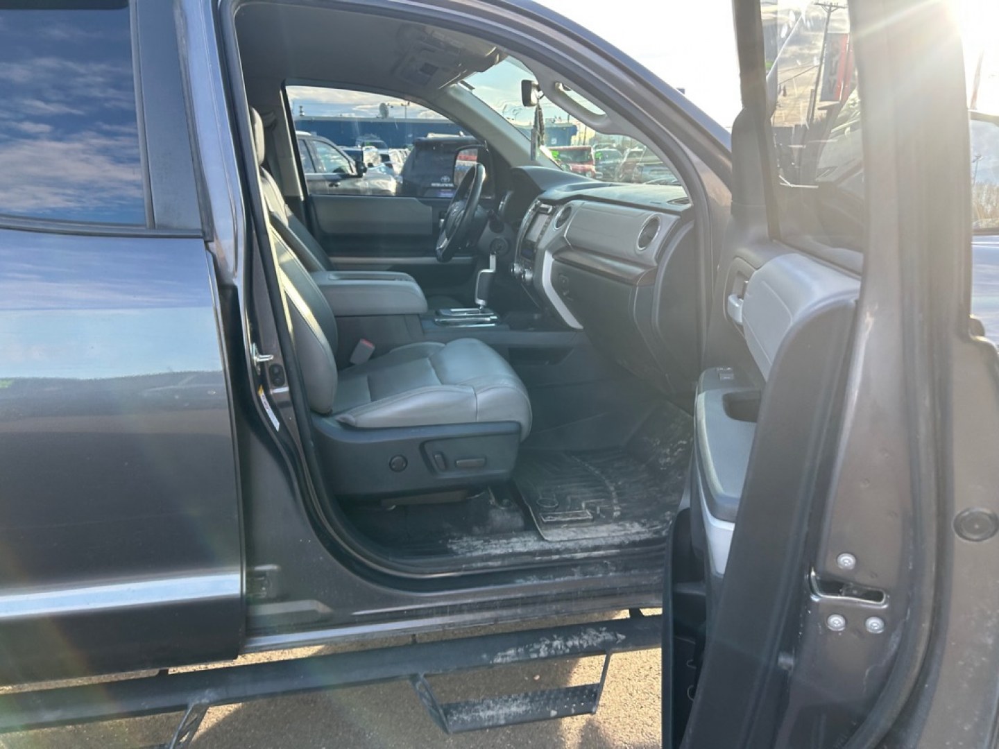 2018 GREY TOYOTA TUNDRA DOUBLE CAB LIMITED (5TFBY5F19JX) with an 5.7L engine, Automatic transmission, located at 2525 S. Cushman, Fairbanks, AK, 99701, (907) 452-5707, 64.824036, -147.712311- Photo#4