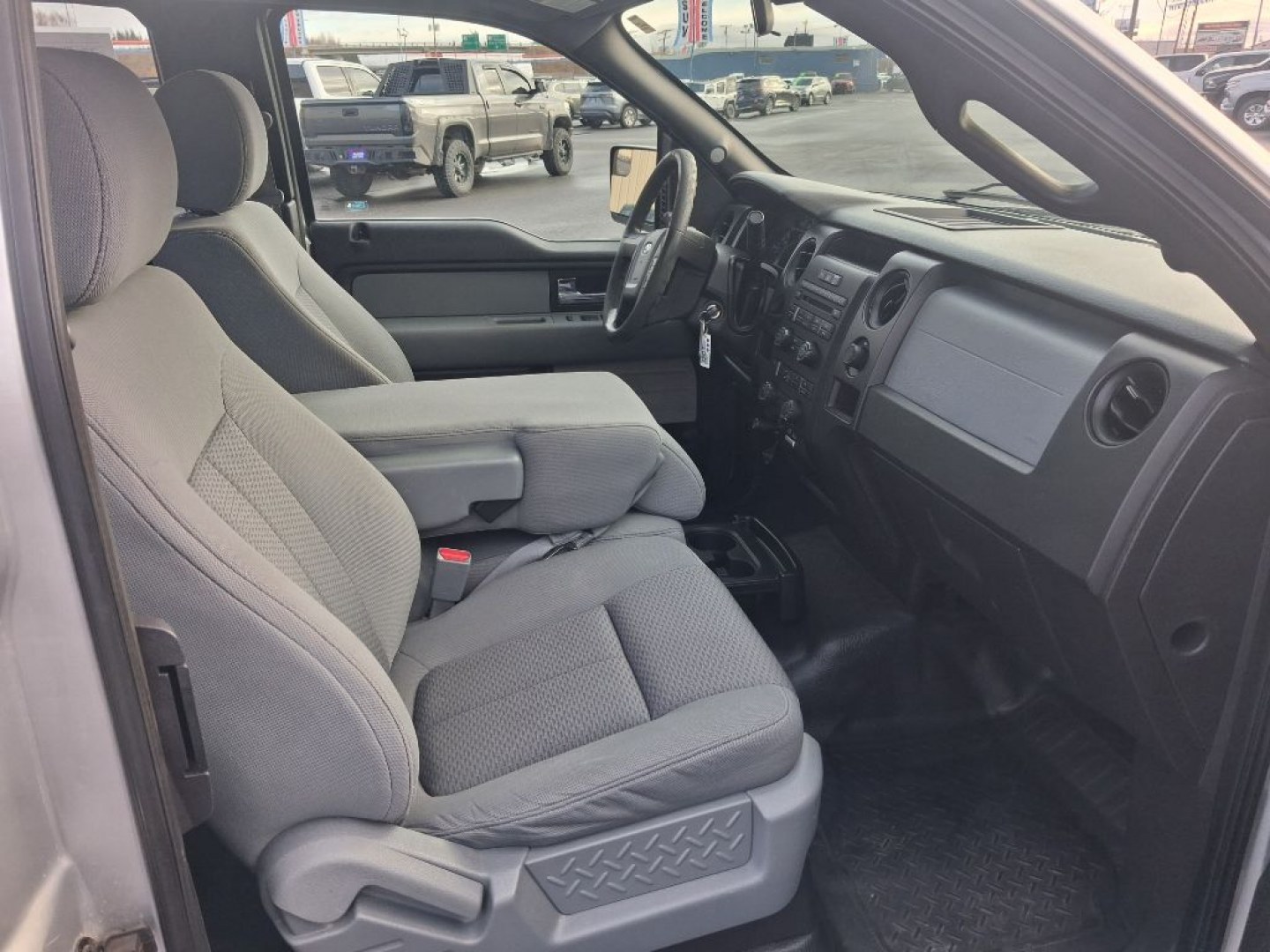 2014 SILVER FORD F150 SUPER CAB (1FTEX1CM9EF) with an 3.7L engine, Automatic transmission, located at 2525 S. Cushman, Fairbanks, AK, 99701, (907) 452-5707, 64.824036, -147.712311- Photo#2