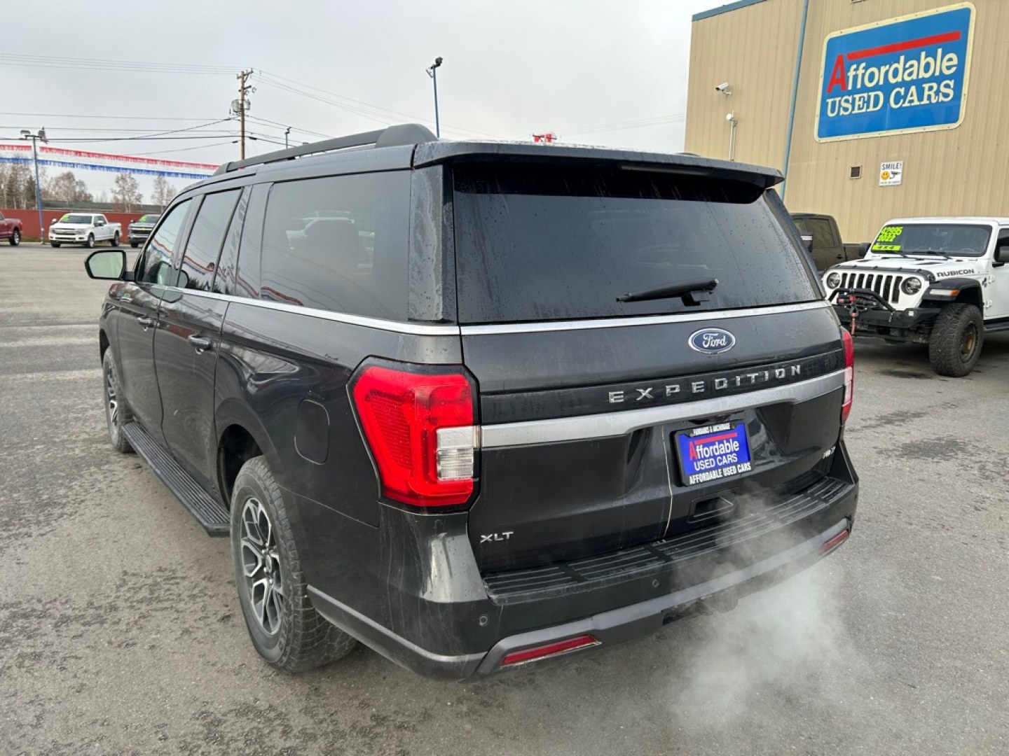 2023 BLACK FORD EXPEDITION XLT MAX XLT (1FMJK1J8XPE) with an 3.5L engine, Automatic transmission, located at 2525 S. Cushman, Fairbanks, AK, 99701, (907) 452-5707, 64.824036, -147.712311- Photo#3