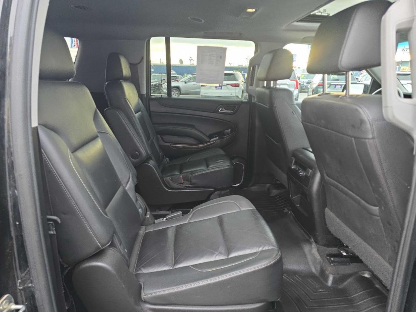 2020 BLACK CHEVROLET SUBURBAN 1500 LT (1GNSKHKC1LR) with an 5.3L engine, Automatic transmission, located at 2525 S. Cushman, Fairbanks, AK, 99701, (907) 452-5707, 64.824036, -147.712311- Photo#0
