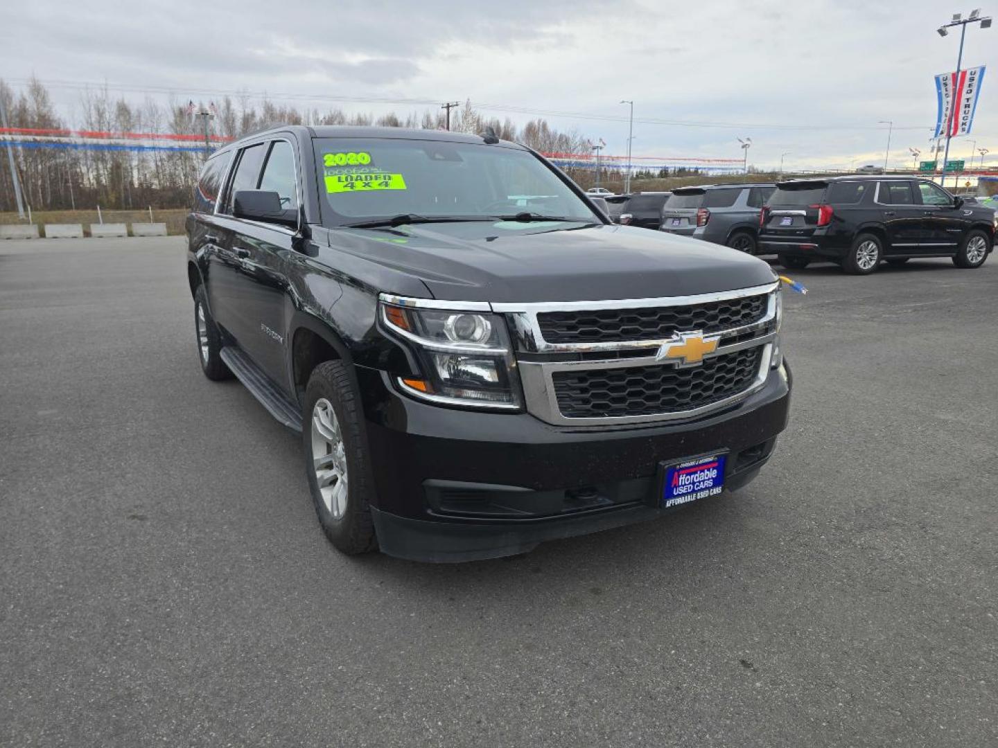 2020 BLACK CHEVROLET SUBURBAN 1500 LT (1GNSKHKC1LR) with an 5.3L engine, Automatic transmission, located at 2525 S. Cushman, Fairbanks, AK, 99701, (907) 452-5707, 64.824036, -147.712311- Photo#4