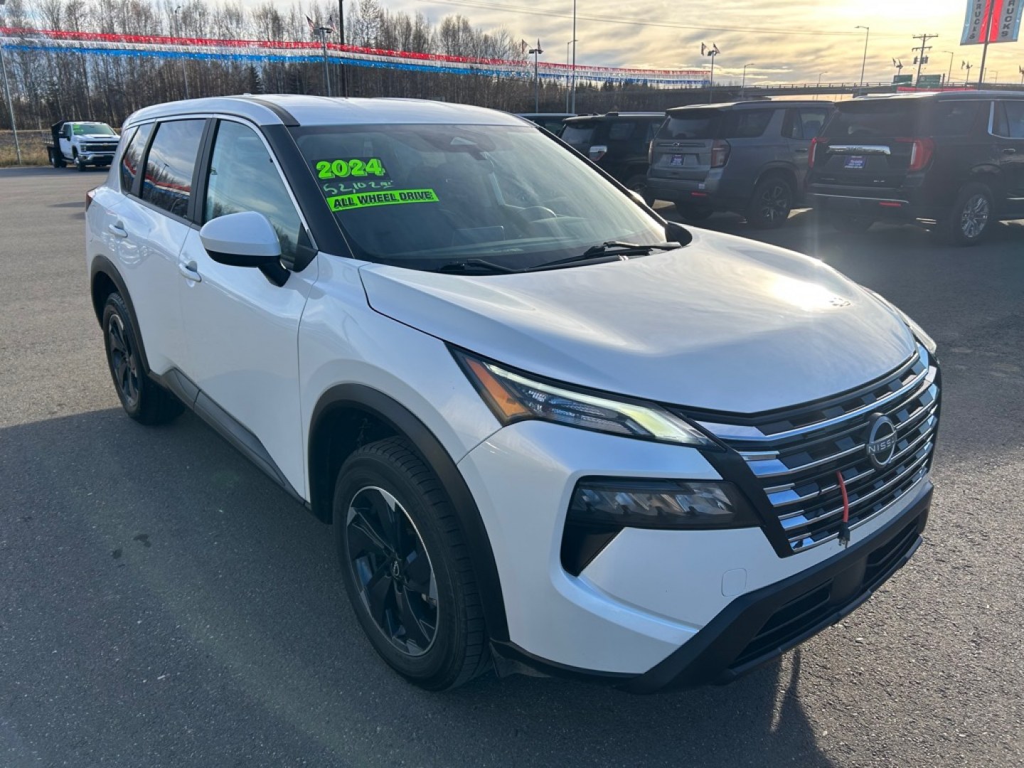 2024 WHITE NISSAN ROGUE SV (5N1BT3BB7RC) with an 1.5L engine, Continuously Variable transmission, located at 2525 S. Cushman, Fairbanks, AK, 99701, (907) 452-5707, 64.824036, -147.712311- Photo#1