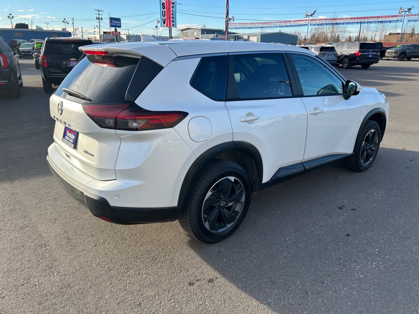 2024 WHITE NISSAN ROGUE SV (5N1BT3BB7RC) with an 1.5L engine, Continuously Variable transmission, located at 2525 S. Cushman, Fairbanks, AK, 99701, (907) 452-5707, 64.824036, -147.712311- Photo#2