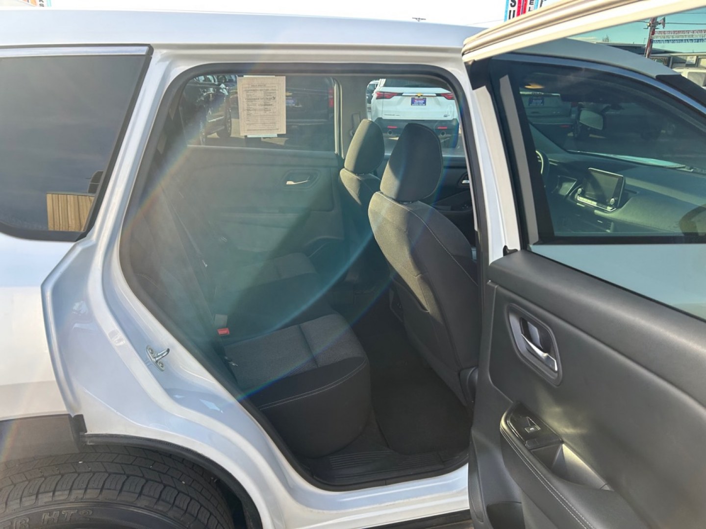 2024 WHITE NISSAN ROGUE SV (5N1BT3BB7RC) with an 1.5L engine, Continuously Variable transmission, located at 2525 S. Cushman, Fairbanks, AK, 99701, (907) 452-5707, 64.824036, -147.712311- Photo#5