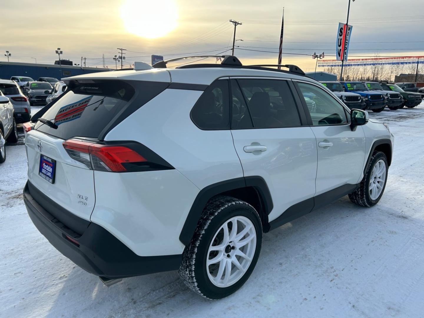 2021 WHITE TOYOTA RAV4 XLE PREMIUM (2T3A1RFV8MW) with an 2.5L engine, Automatic transmission, located at 2525 S. Cushman, Fairbanks, AK, 99701, (907) 452-5707, 64.824036, -147.712311- Photo#2