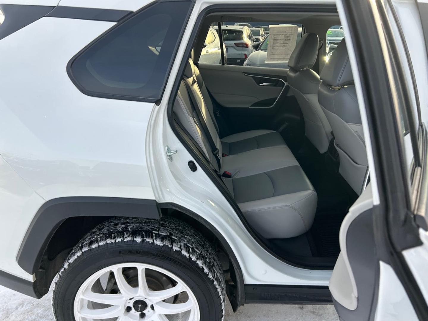 2021 WHITE TOYOTA RAV4 XLE PREMIUM (2T3A1RFV8MW) with an 2.5L engine, Automatic transmission, located at 2525 S. Cushman, Fairbanks, AK, 99701, (907) 452-5707, 64.824036, -147.712311- Photo#5
