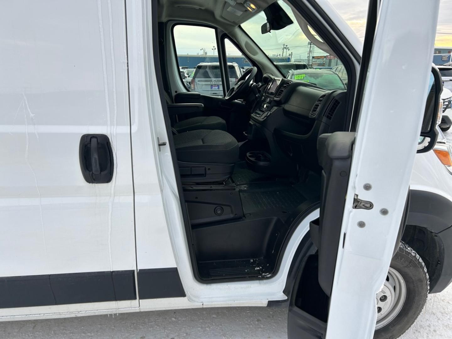 2023 WHITE RAM PROMASTER 2500 2500 HIGH (3C6LRVDG3PE) with an 3.6L engine, Automatic transmission, located at 2525 S. Cushman, Fairbanks, AK, 99701, (907) 452-5707, 64.824036, -147.712311- Photo#4