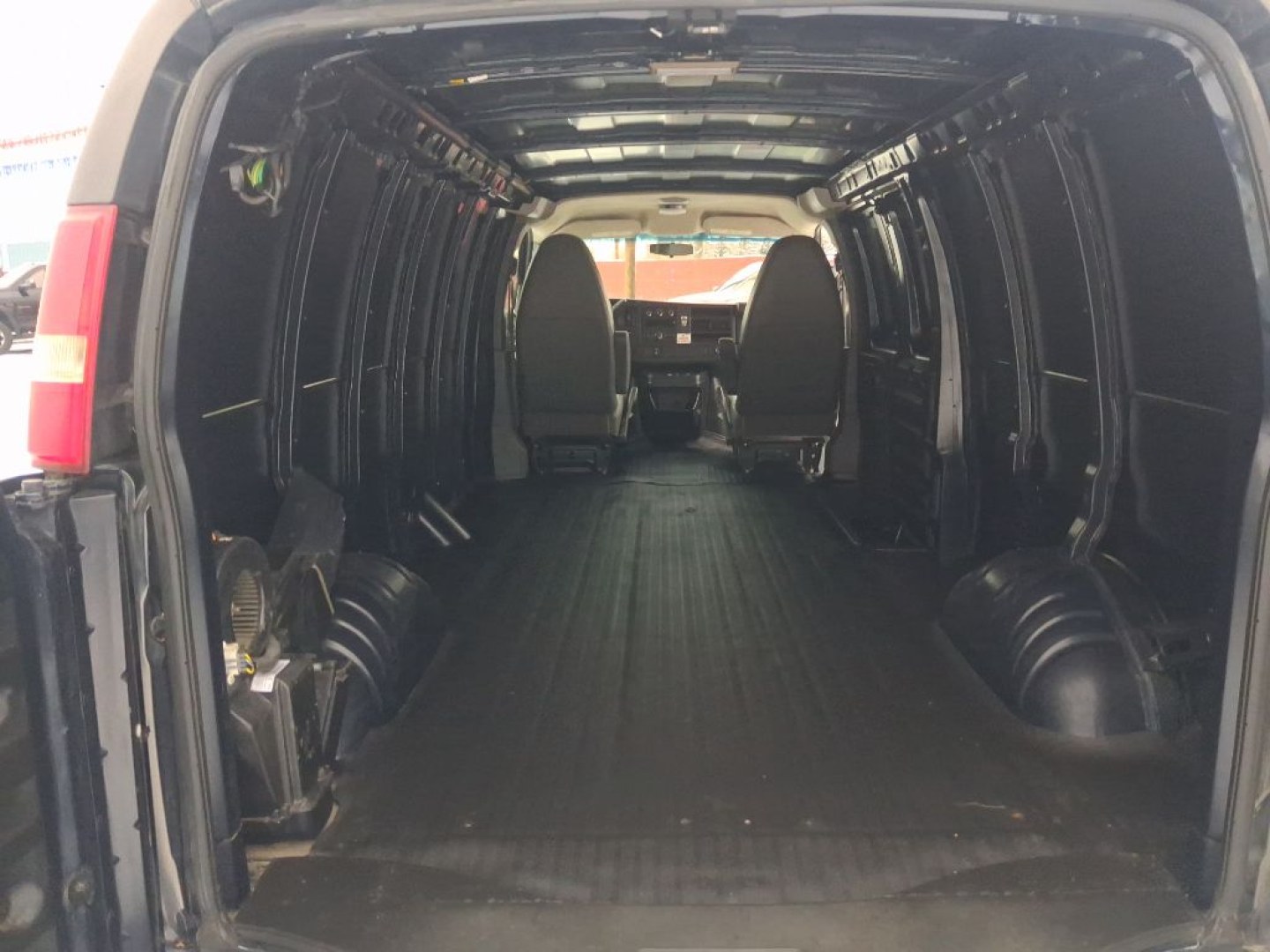 2013 BLUE CHEVROLET EXPRESS G3500 (1GCZGUCAXD1) with an 4.8L engine, Automatic transmission, located at 2525 S. Cushman, Fairbanks, AK, 99701, (907) 452-5707, 64.824036, -147.712311- Photo#4