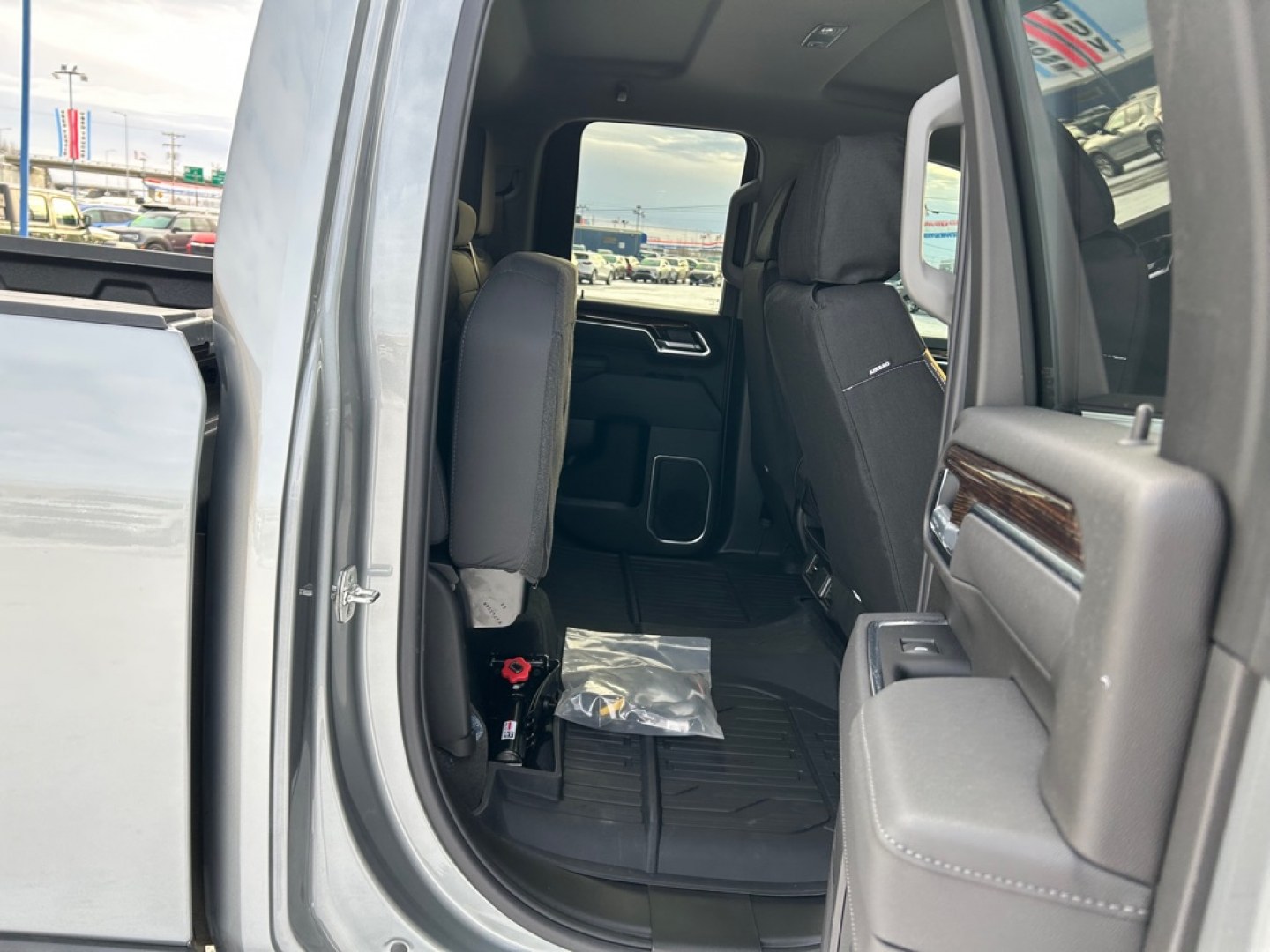 2026 SILVER GMC SIERRA 2500 SLE (1GT5UME7XTF) with an 6.6L engine, Automatic transmission, located at 2525 S. Cushman, Fairbanks, AK, 99701, (907) 452-5707, 64.824036, -147.712311- Photo#5