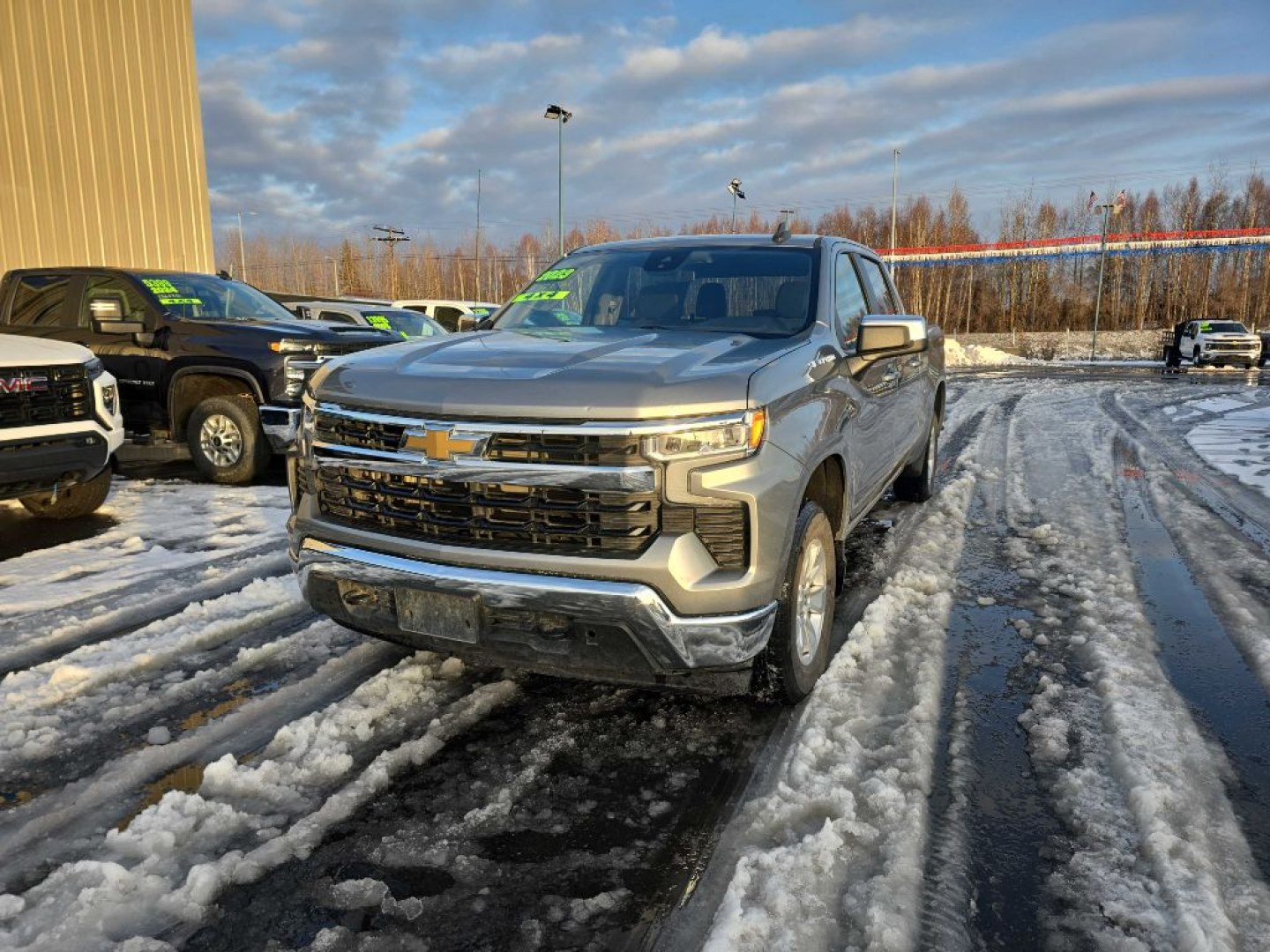 2023 SILVER CHEVROLET SILVERADO 1500 LT (1GCUDDED3PZ) with an 5.3L engine, Automatic transmission, located at 2525 S. Cushman, Fairbanks, AK, 99701, (907) 452-5707, 64.824036, -147.712311- Photo#1