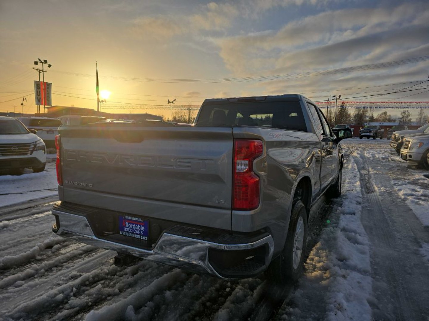 2023 SILVER CHEVROLET SILVERADO 1500 LT (1GCUDDED3PZ) with an 5.3L engine, Automatic transmission, located at 2525 S. Cushman, Fairbanks, AK, 99701, (907) 452-5707, 64.824036, -147.712311- Photo#2