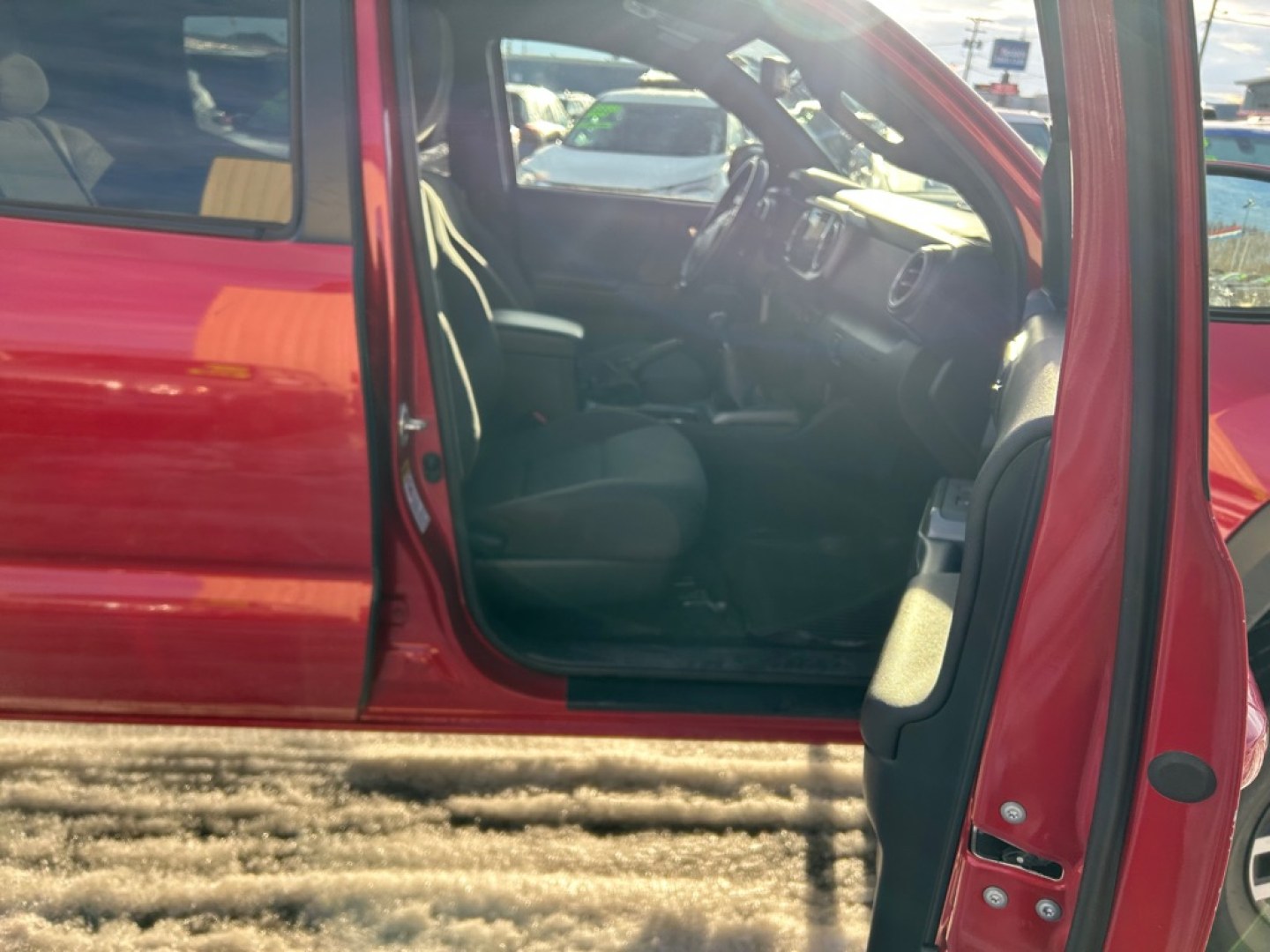 2016 RED TOYOTA TACOMA DOUBLE CAB (5TFCZ5AN1GX) with an 3.5L engine, Automatic transmission, located at 2525 S. Cushman, Fairbanks, AK, 99701, (907) 452-5707, 64.824036, -147.712311- Photo#4